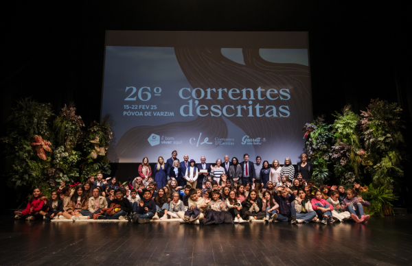 Presidente da República condecorou "a ideia, o conceito, a obra chamada Correntes d'Escritas"