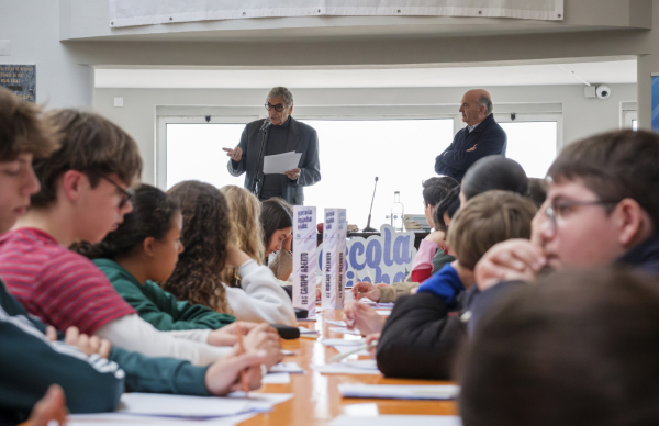 Jovens escritores enchem Biblioteca Diana-Bar