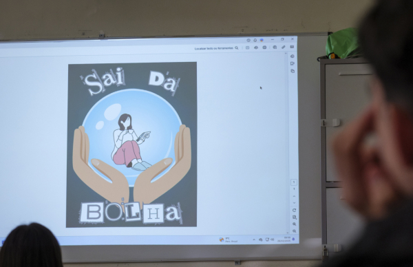 Projeto "Sai da Bolha" combate discriminação e bullying em contexto escolar