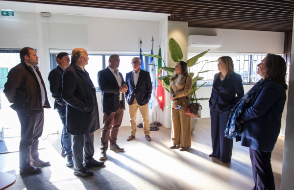 Executivo visita RCM, uma empresa de referência na produção de etiquetas e rótulos