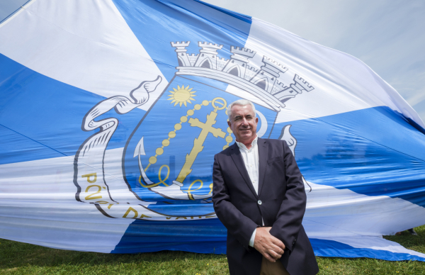 Bandeira do Município hasteada no Parque da Cidade