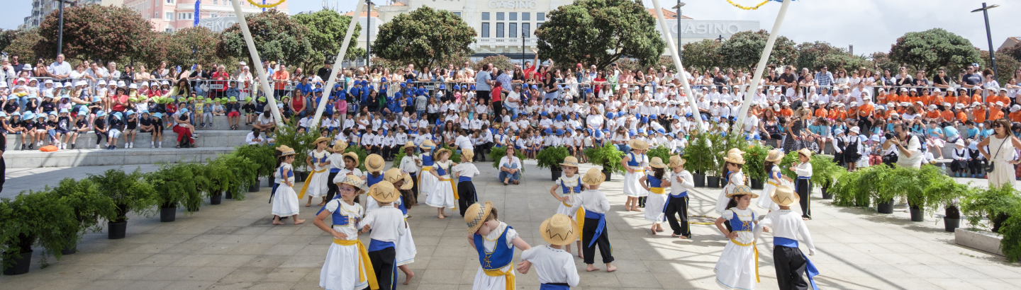 São Pedrinho e a Pequenada e iluminação festiva marcaram arranque das Festas da Cidade