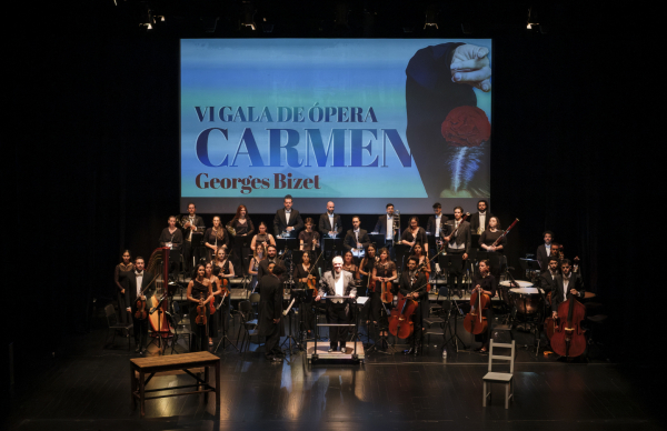 Paixão de "Carmen" encanta Cine-Teatro Garrett