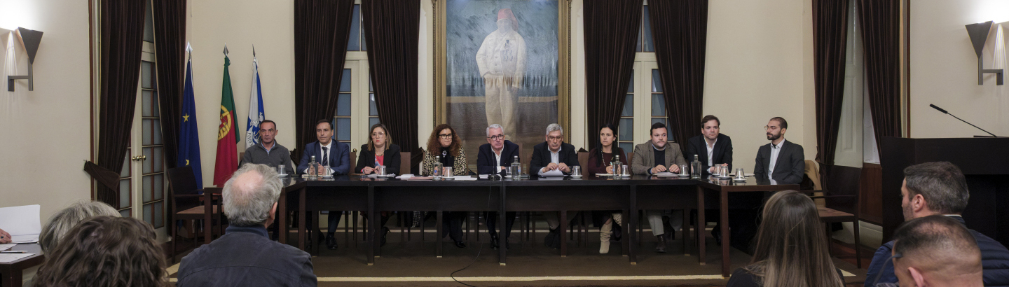 Assembleia Municipal reforça aposta no ensino público