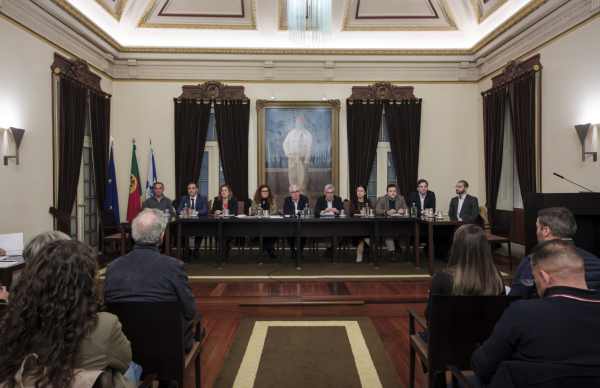 Assembleia Municipal reforça aposta no ensino público