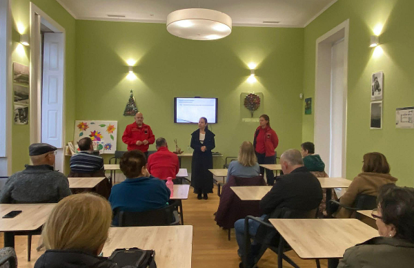 "Pessoa informada, pessoa confiante”: iniciativa visa segurança dos idosos