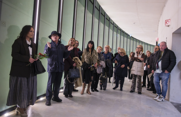 Visita guiada e apresentação do catálogo da exposição “Show (Us) Around” 