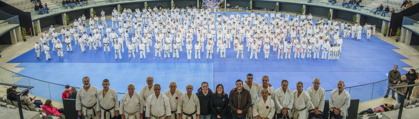 Grande Estágio Internacional de karaté reúne mais de 400 atletas no Póvoa Arena