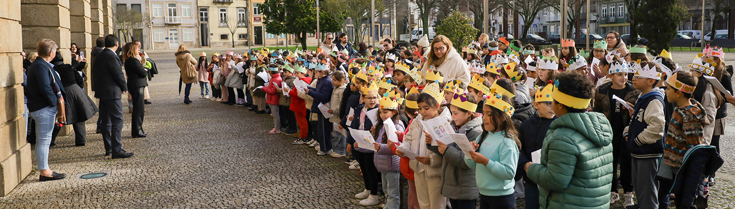 Escola Nova canta as Janeiras nos Paços do Concelho