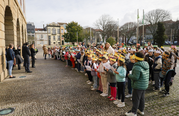 Escola Nova canta as Janeiras nos Paços do Concelho