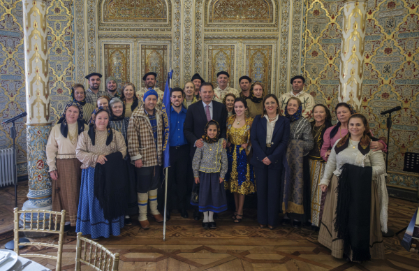Alegria poveira no Palácio da Bolsa: Tradição poveira apresentada ao Primeiro-Ministro