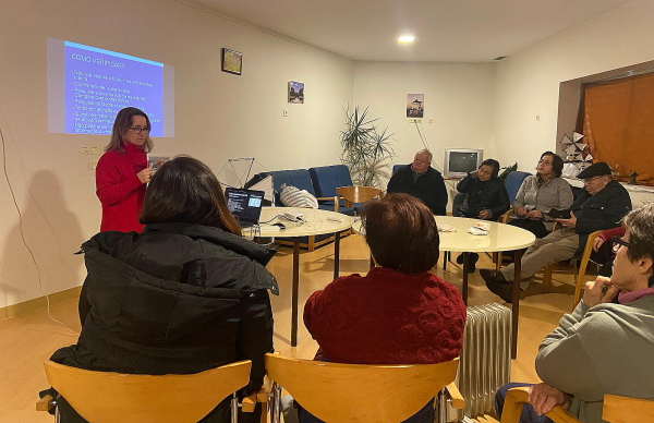 Sessões alertam idosos sobre desinformação nos meios de comunicação