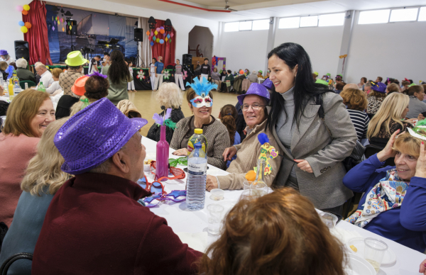 Avós e netos celebram o Carnaval em comunhão