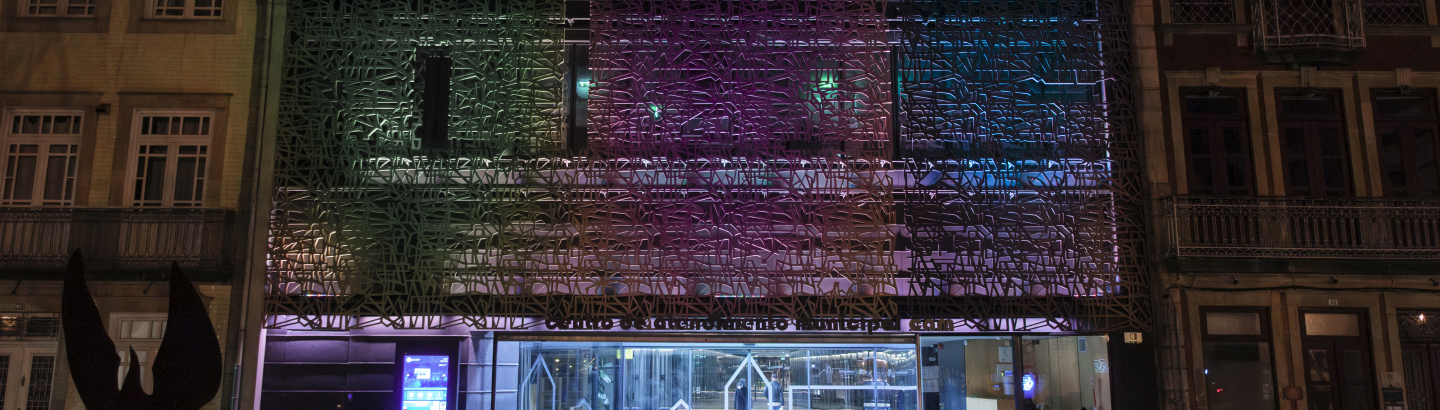 Centro de Atendimento Municipal iluminou-se para assinalar o Dia Mundial das Doenças Raras