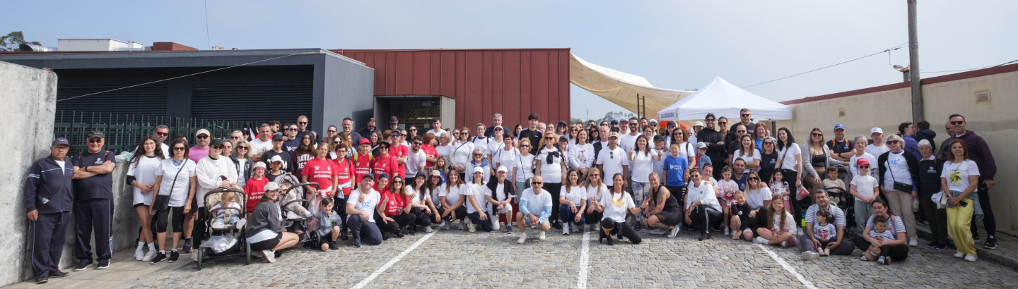 Centenas de pessoas caminham pela valorização da Creche Argevadi