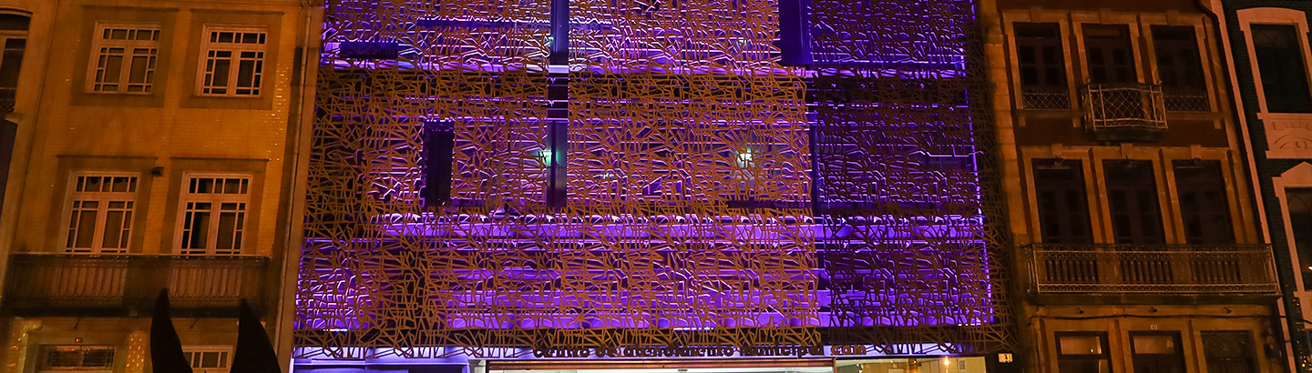 Centro de Atendimento Municipal ilumina-se de púrpura no Dia Nacional do Doente com AVC