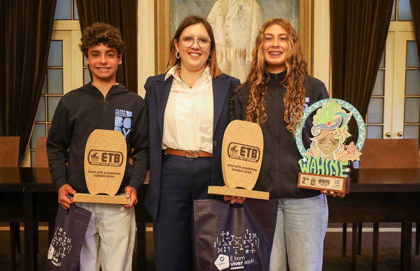 Campeões europeus de bodyboard recebidos na Câmara Municipal