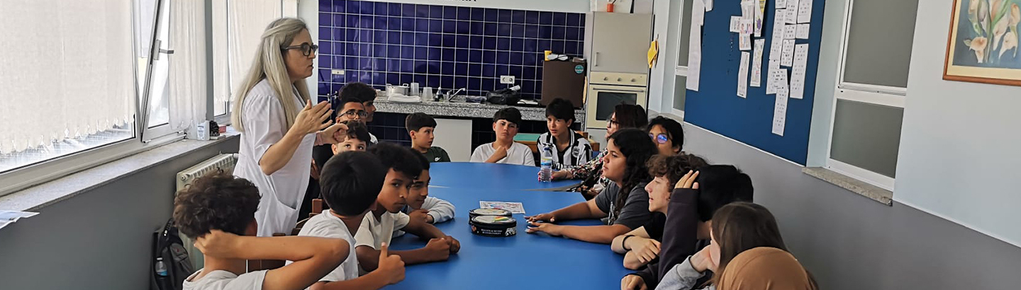 Visita aproxima escola de instituições locais