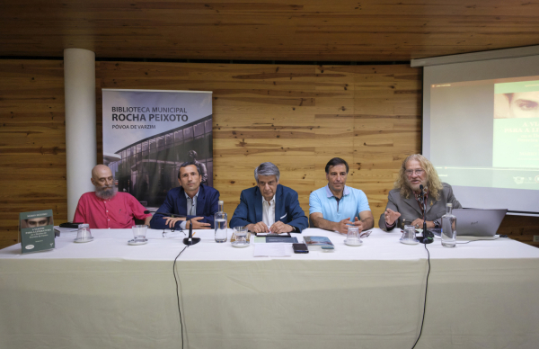 Obra sobre vida e trabalho do escritor Ferreira de Castro apresentada na Biblioteca Municipal