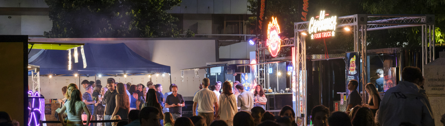 Praça Luís de Camões é ponto de encontro obrigatório para amantes de gastronomia urbana