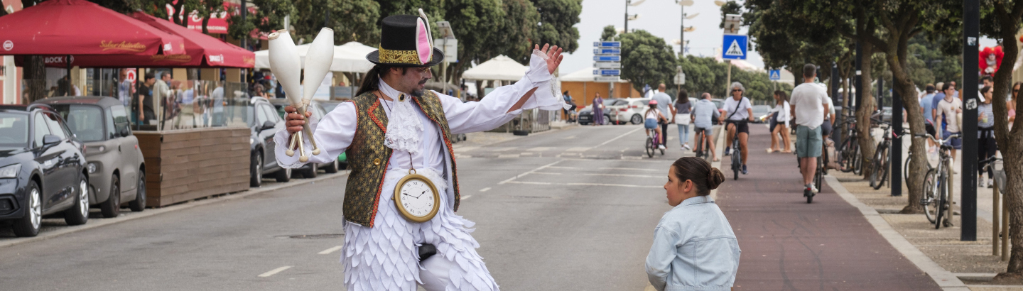 Animação, música e entretenimento na Avenida dos Banhos