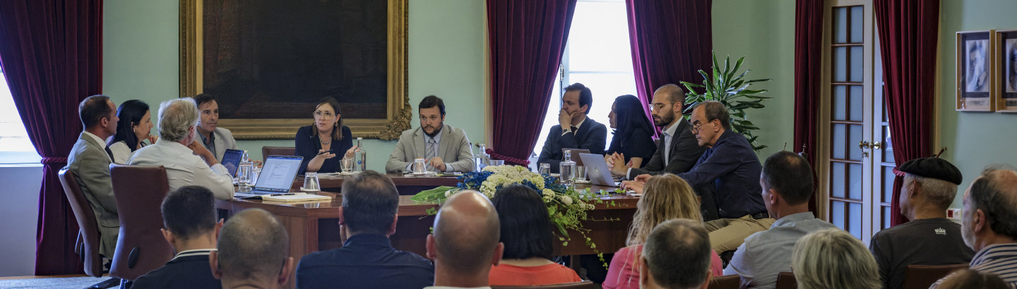 Executivo reforça apoio às associações locais