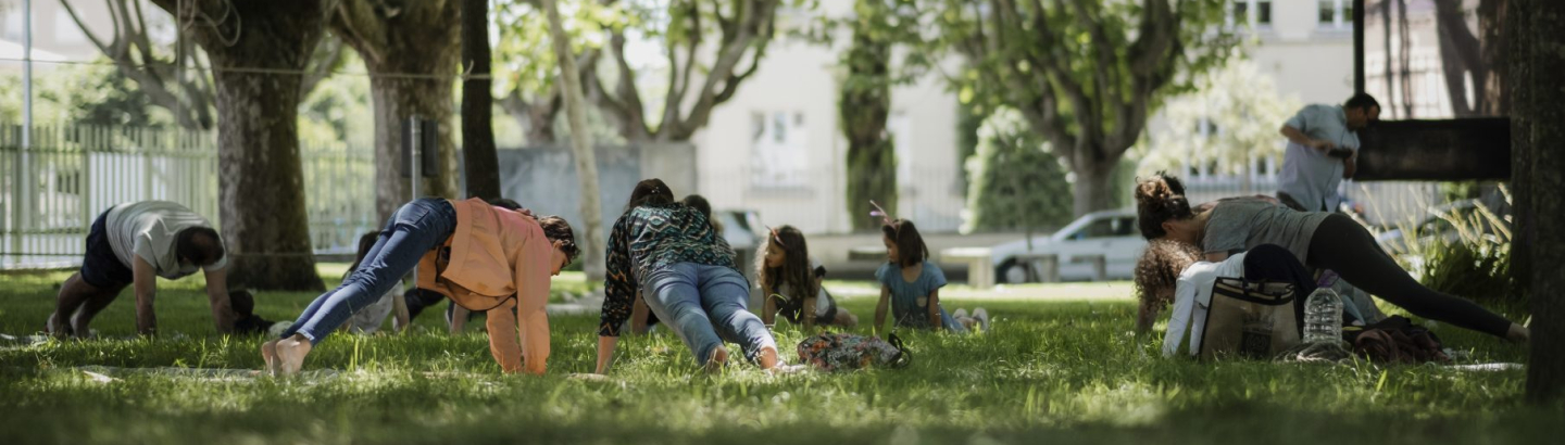Famílias no Jardim da Biblioteca