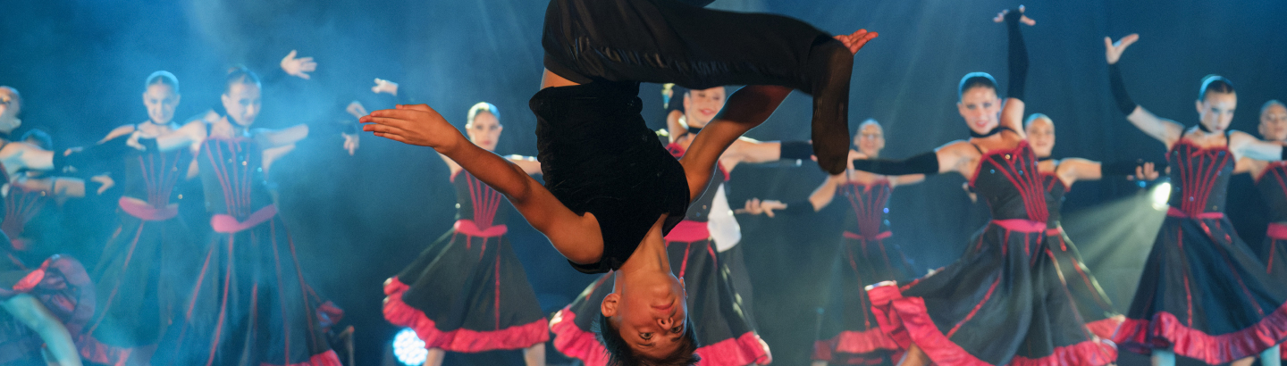 AM Summer Show encerra ano de atividade com muito talento em palco