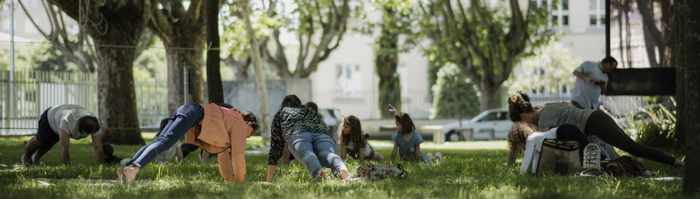 Famílias no Jardim da Biblioteca