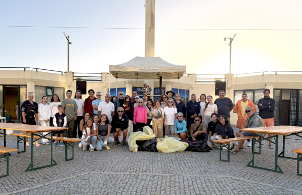Limpeza de praia junta 45 voluntários